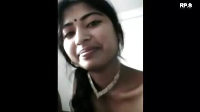 సెక్సీ మెచ్యూర్ బొద్దుగా ఉన్న వ్యక్తి ఆత్మవిశ్వాసాన్ని తెలుగు సెక్స్ వీడియో కమింగ్ పట్టుకుని తోటలో అత్యాశతో పీలుస్తుంది