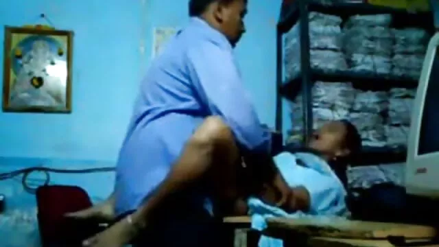 స్టీమీ కర్వీ లాటిన్ వేశ్య సెక్స్ వీడియో తెలుగు సెక్స్ వీడియో కారులో కౌగర్ల్ స్టైల్‌లో హార్నీ BFని నడుపుతోంది